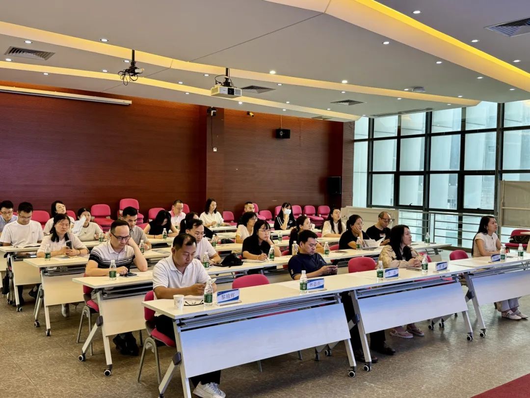 【協(xié)辦第三期】2025高新技術(shù)企業(yè)認(rèn)定培訓(xùn)會(huì)暨AI賦能助力企業(yè)出?；顒?dòng)圓滿舉辦